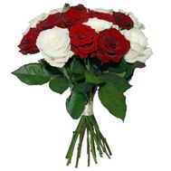17 красных и белых роз