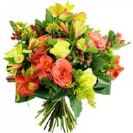 Букет з троянд і альстромерій