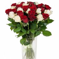 29 червоних троянд