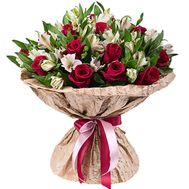 Букет квітів троянд і альстромерій