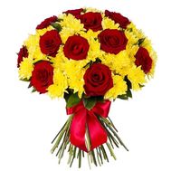 Букет з троянд і хризантем