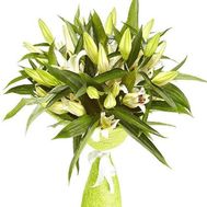 Букет белоснежных лилий