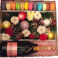 Элитная новогодняя коробка с цветами