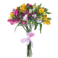 Маленький букет из альстромерий