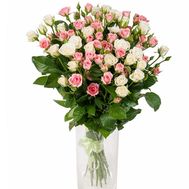 Lovely bouquet of rose spray