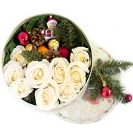 Небольшая новогодняя коробка цветов