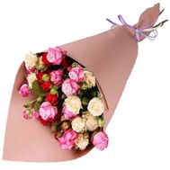 Небольшой букет из кустовых роз