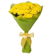 Невеликий букет жовтих хризантем