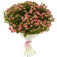 An unusual bouquet of rose bush roses