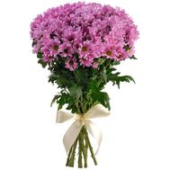 Delicate pink chrysanthemums in a bouquet
