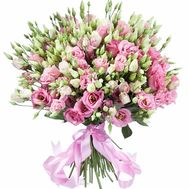 Нежный букет из 51 эустомы