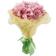 Нежный букет из орхидей