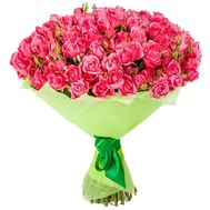 Pink bush roses in a bouquet