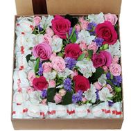 Велика коробка з квітами і Рафаелло