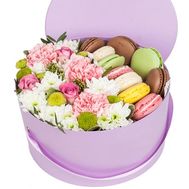 Цветы и макаруны в коробке Запорожье