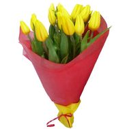 15 желтых тюльпанов