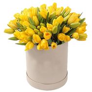 Велика коробка з жовтими тюльпанами