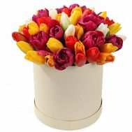 Шляпная коробка с тюльпанами