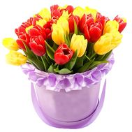 Яркие тюльпаны в коробке