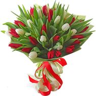 Букет из красных и белых тюльпанов