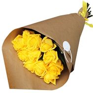 11 желтых роз в крафте