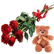 5 красных роз и Мишка