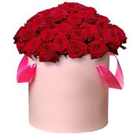 55 красных роз в шляпной коробке