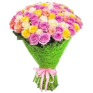 65 разноцветных роз