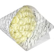 Белые розы в газете