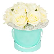 Букет белых роз в коробке