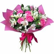 Букет з рожевих троянд і білих альстромерій