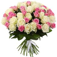 Элегантный букет из белых и розовых роз