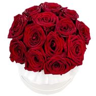 Композиция из красных роз в коробке