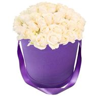 Коробка с белыми розам