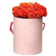 Коробка с оранжевыми розами