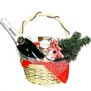 Корзинка с шампанским и рафаэлло