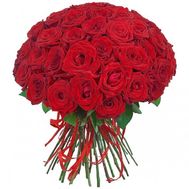 Круглый букет из красных роз
