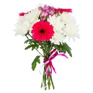 Лаконічний букет квітів