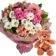 Мишка и букет цветов