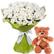 Мишка с букетом ромашек