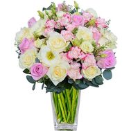 Ніжний букет з троянд і еустом