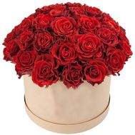 Стильная коробка красных роз