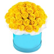 Желтые розы в шляпной коробке