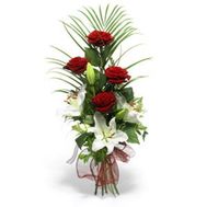 Букет квітів з лілії і троянд