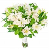 Букет квітів з лілій і троянд