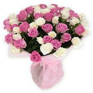 Букет цветов из 55 разноцветных роз