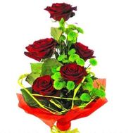 Букет квітів з троянд і хризантем