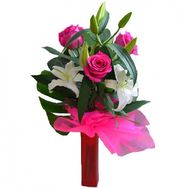 Букет з лілії і 4 троянд