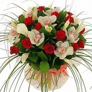 Букет квітів з троянд і орхідей