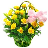 Корзина цветов из 23 желтых роз